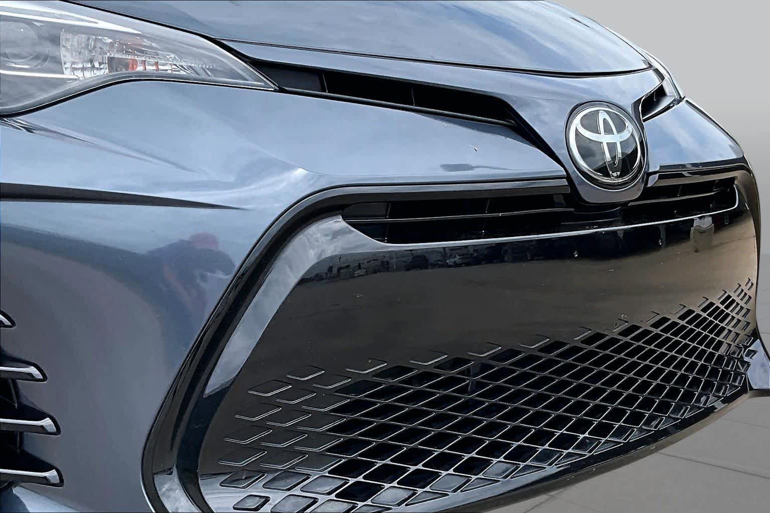 Used 2018 Toyota Corolla SE FWD image 28