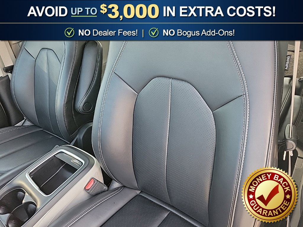 Used 2024 Chrysler Pacifica Touring-L FWD image 10