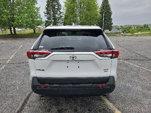 Used 2023 Toyota RAV4 XLE AWD/4WD image 5