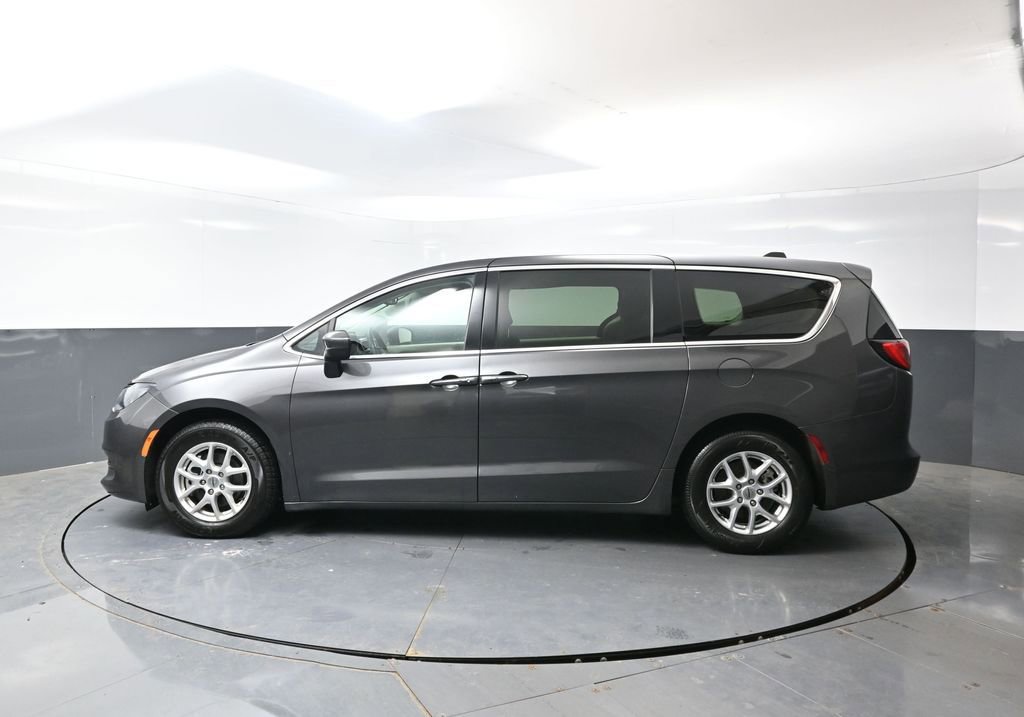 Used 2023 Chrysler Voyager LX FWD image 11