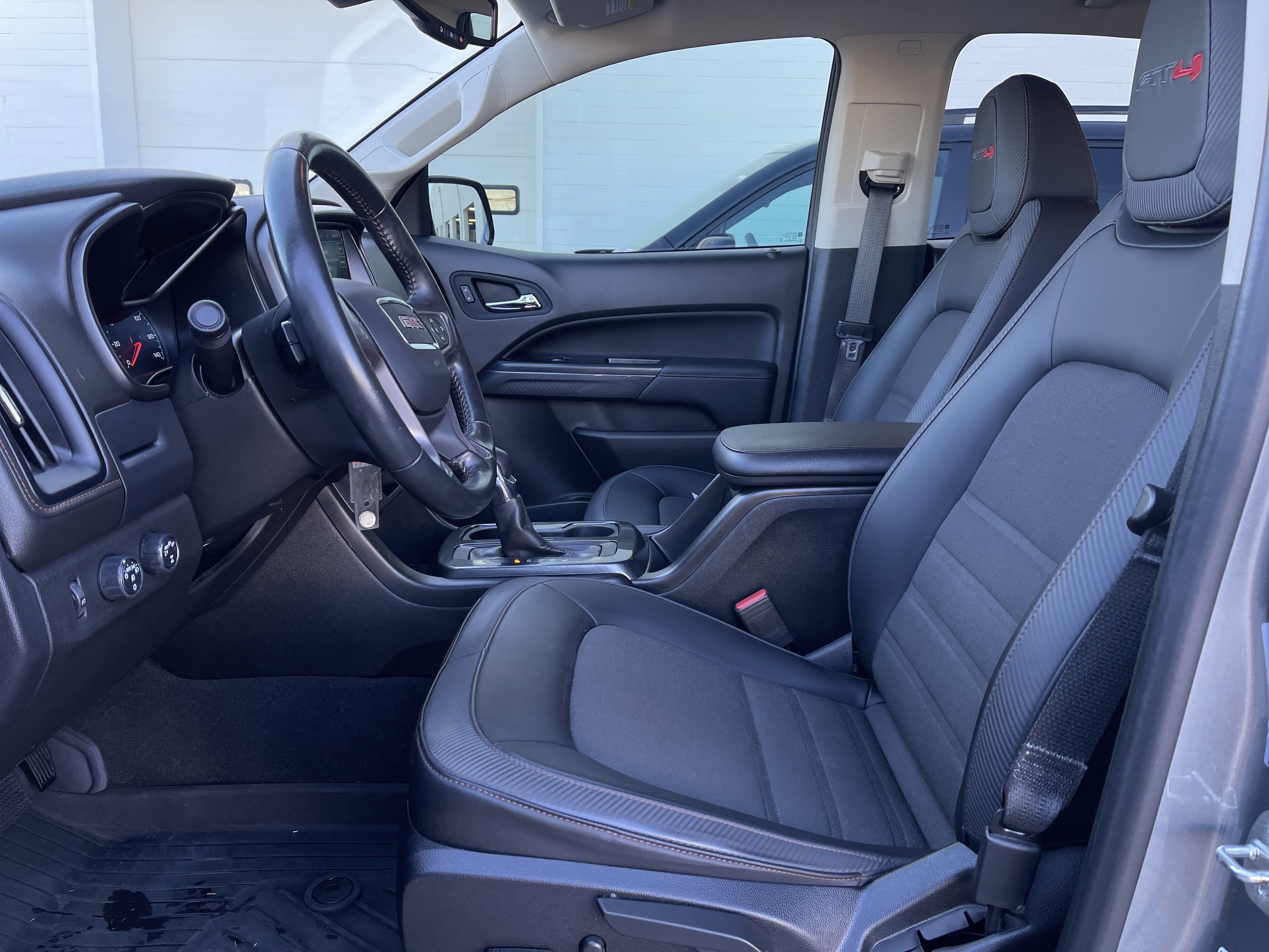 Used 2022 GMC Canyon AT4 image 24