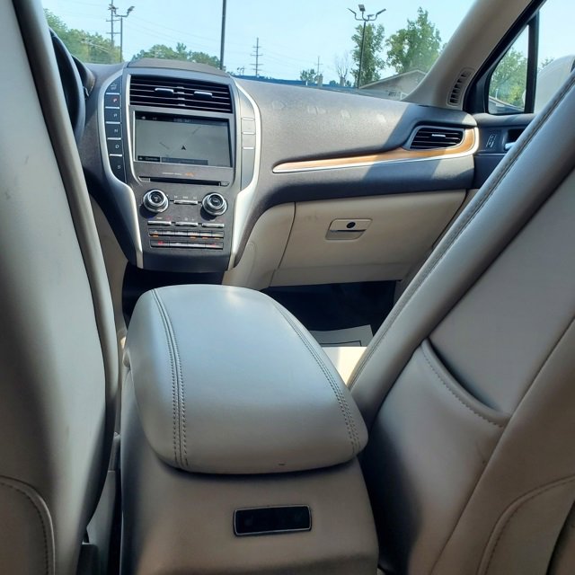Used 2017 Lincoln MKC Select w/ Select Plus Package image 40