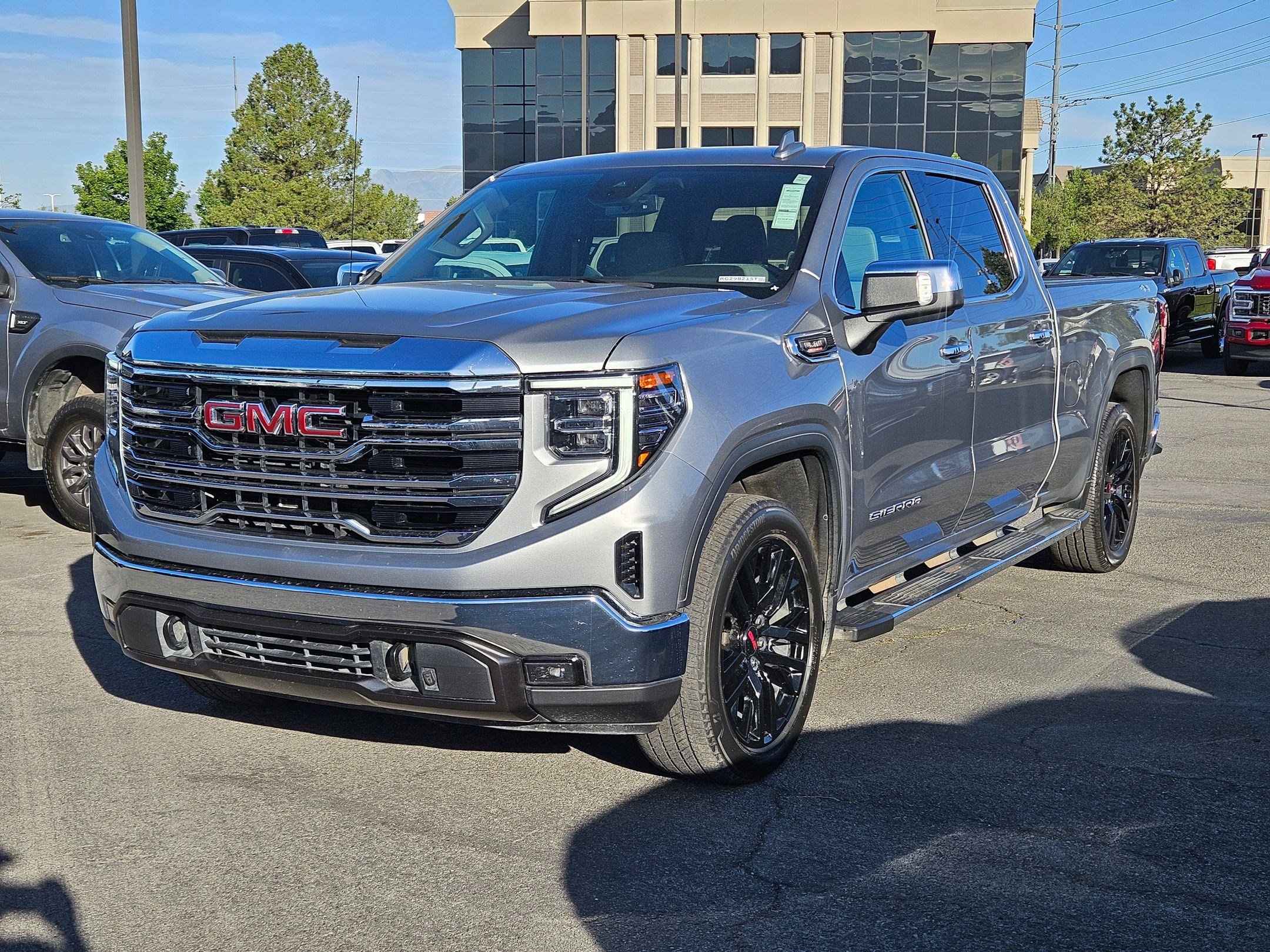 Used 2024 GMC Sierra 1500 SLT w/ SLT Premium Package AWD/4WD image 10