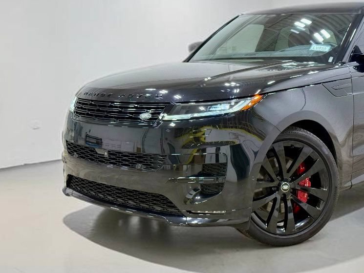 Used 2025 Land Rover Range Rover Sport Dynamic SE AWD/4WD image 3