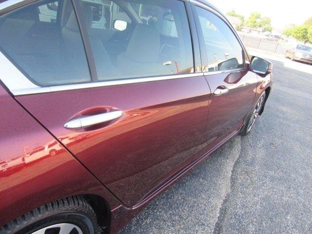 Used 2017 Honda Accord Touring image 12