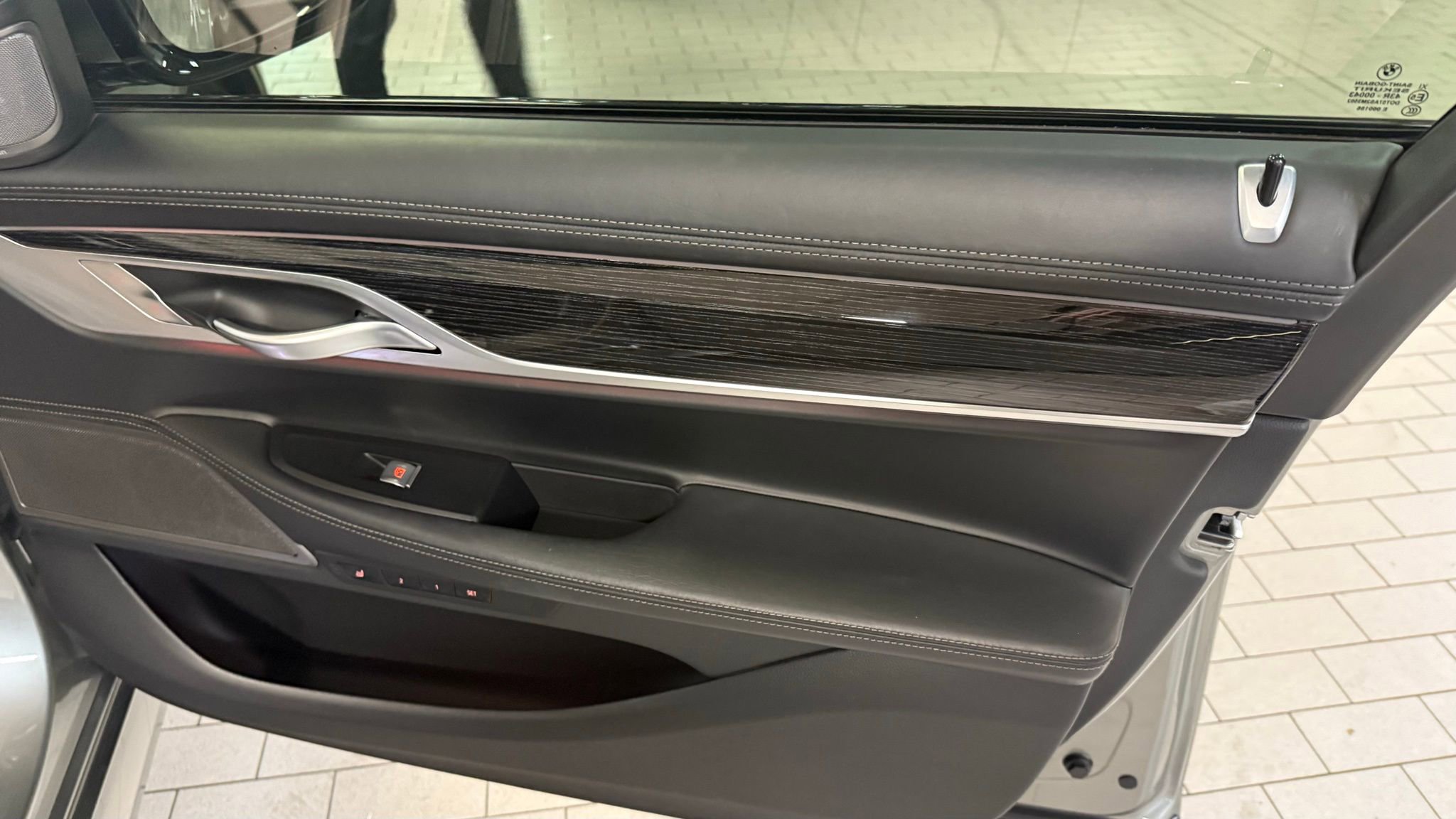 Used 2021 BMW 750i xDrive w/ Executive Package image 11