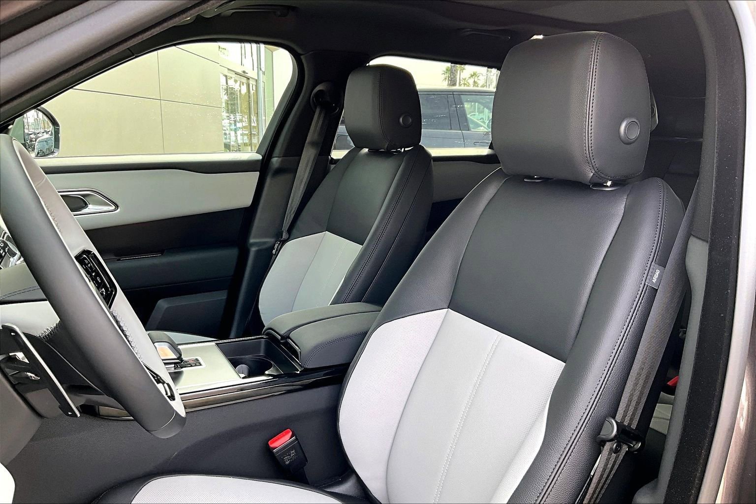 New 2026 Land Rover Range Rover Velar Dynamic SE image 9