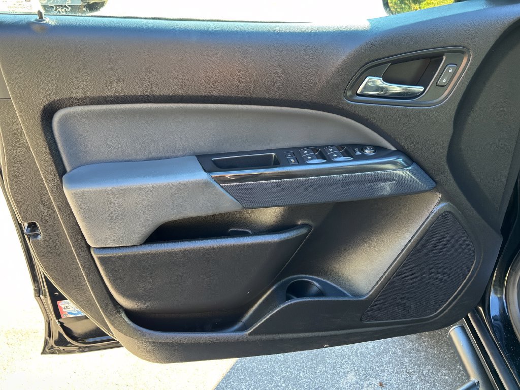 Used 2019 Chevrolet Colorado Z71 w/ Z71 Midnight Edition AWD/4WD image 18