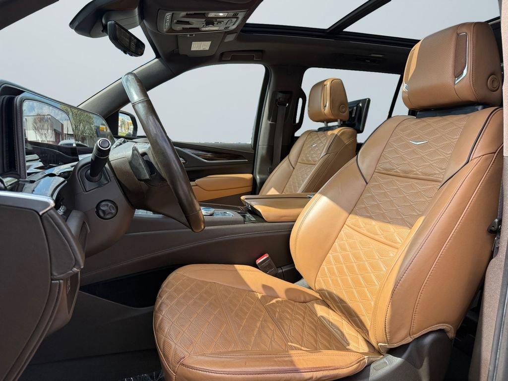 Used 2021 Cadillac Escalade ESV Premium Luxury w/ LPO, Radiant Package image 9