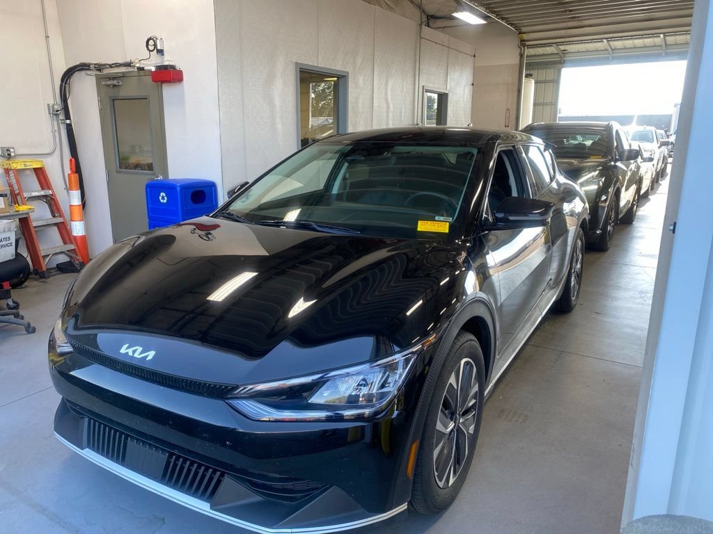 Used 2024 Kia EV6 Light AWD/4WD image 2