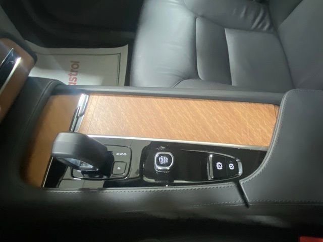 Certified 2025 Volvo XC90 B6 Plus AWD/4WD image 27