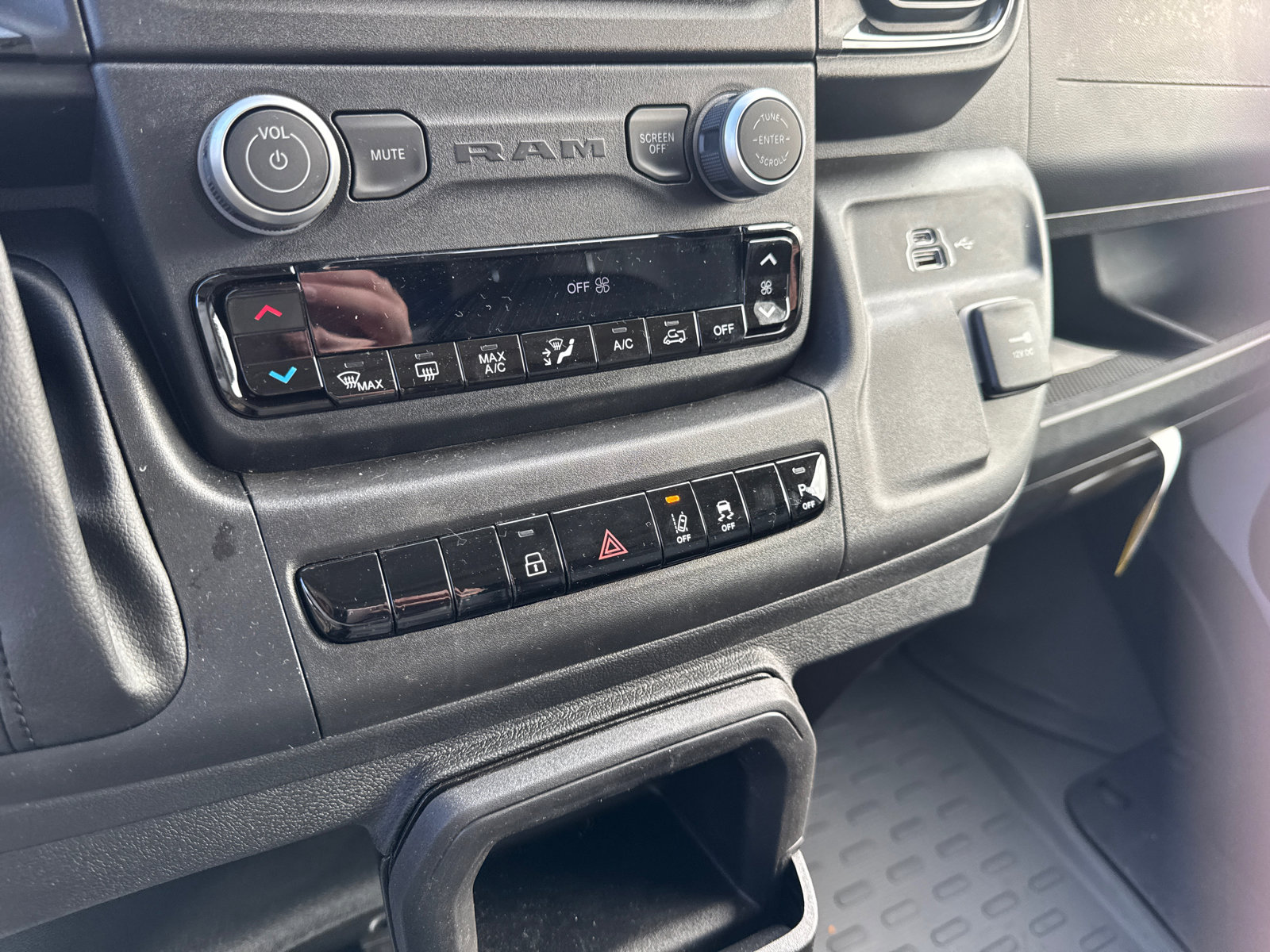 New 2025 RAM ProMaster 1500 w/ Safety Group image 12