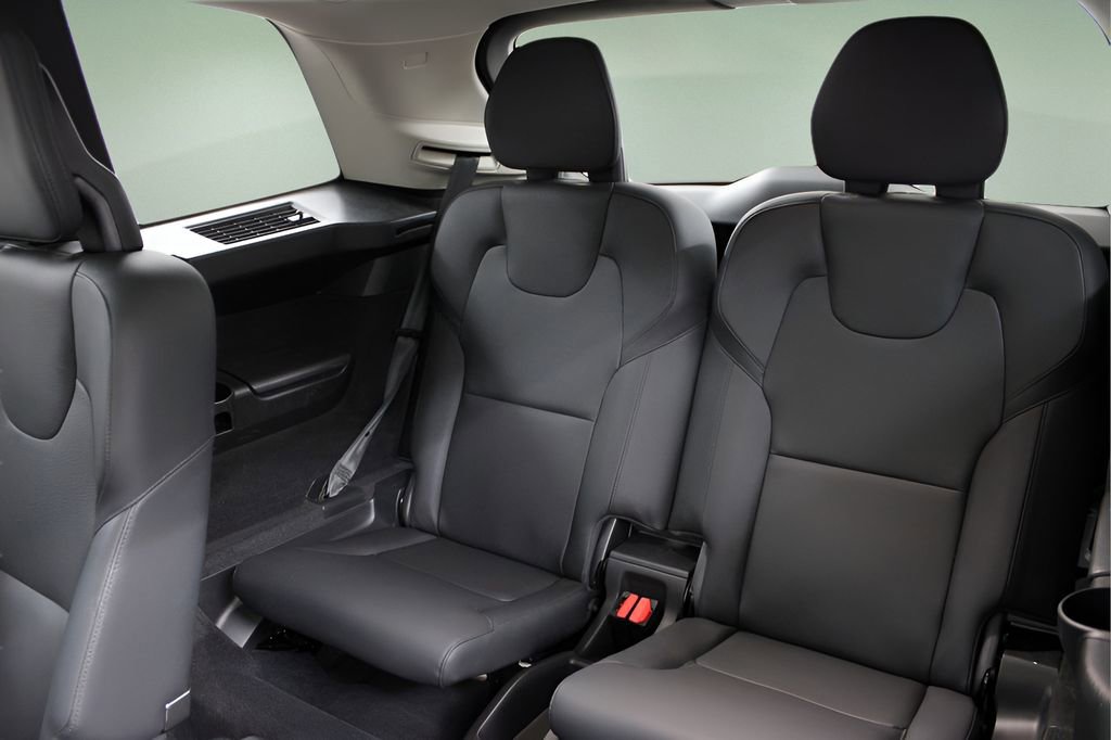 Certified 2024 Volvo XC90 T8 Plus w/ Protection Package image 23