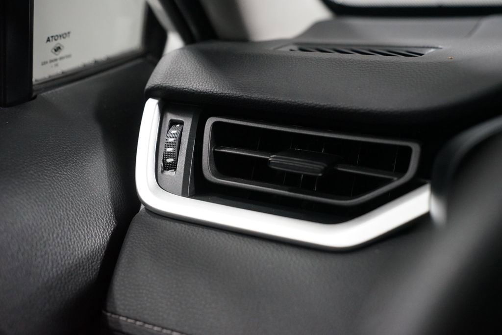 Used 2022 Toyota RAV4 LE image 23