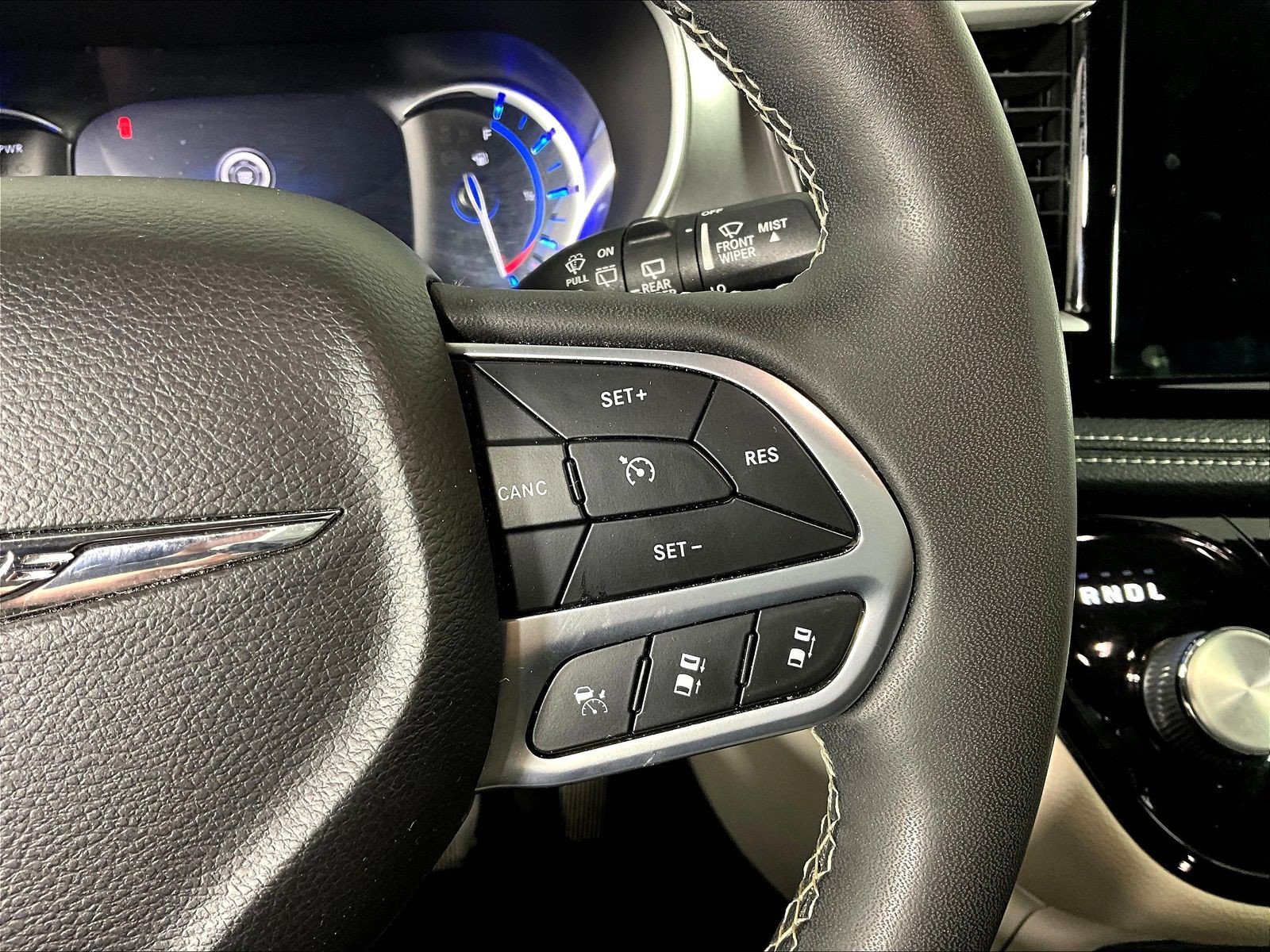 Used 2022 Chrysler Pacifica Touring-L FWD image 11