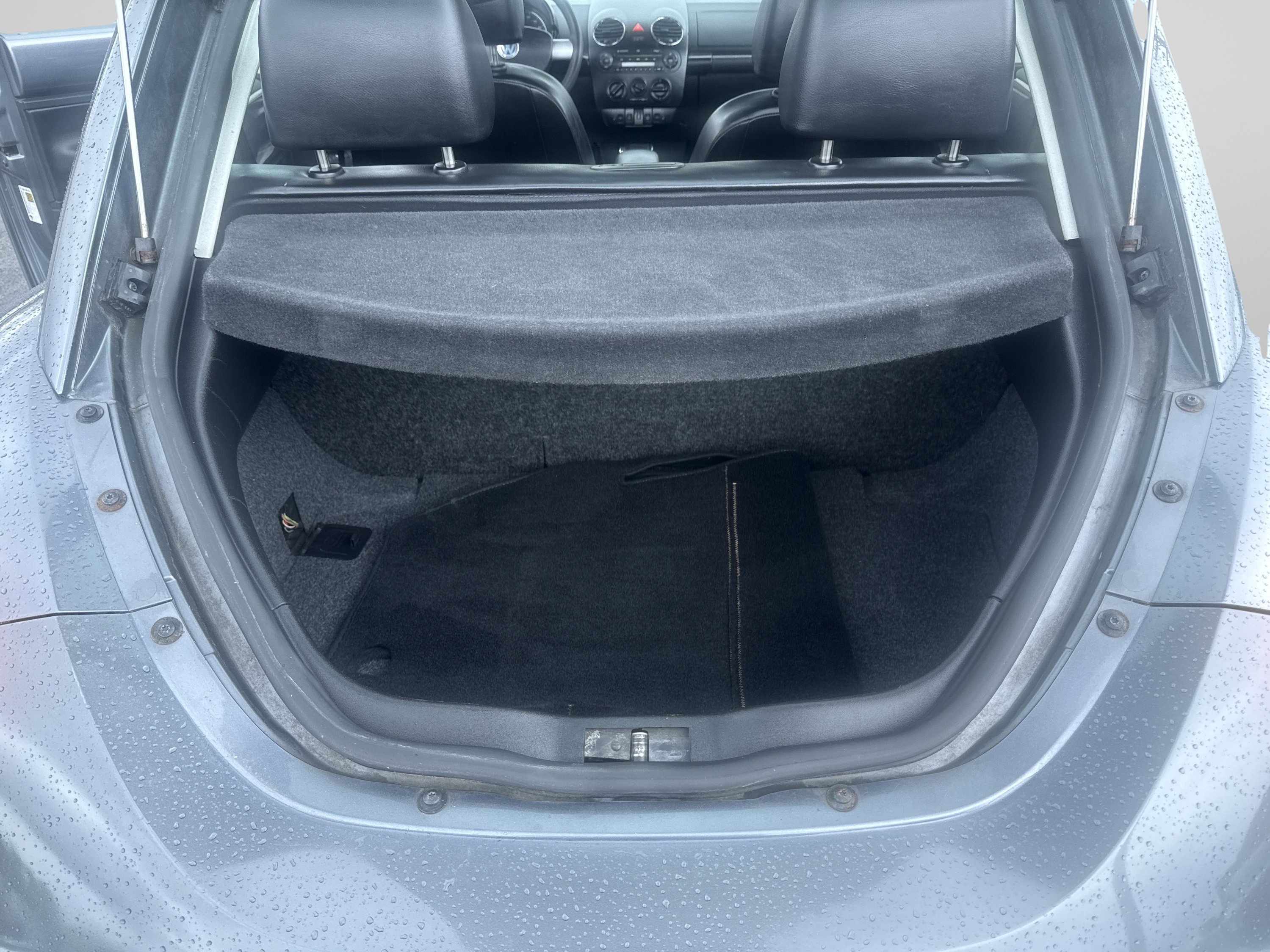 Used 2006 Volkswagen Beetle Coupe w/ Package 1 FWD image 10