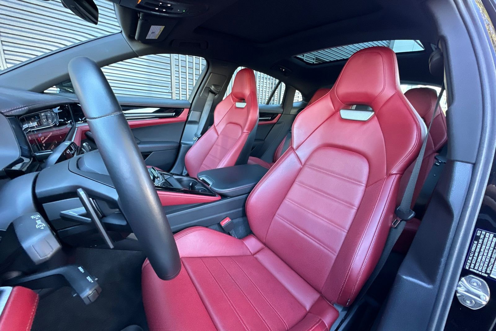 Used 2024 Porsche Panamera image 5