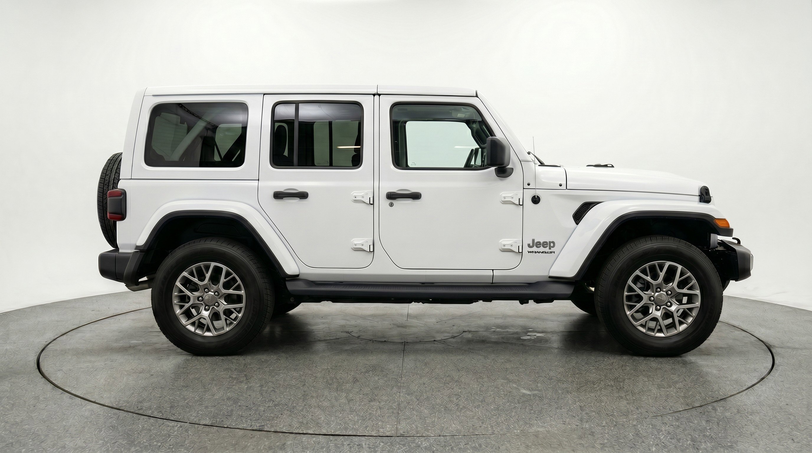 Used 2025 Jeep Wrangler Sahara image 11