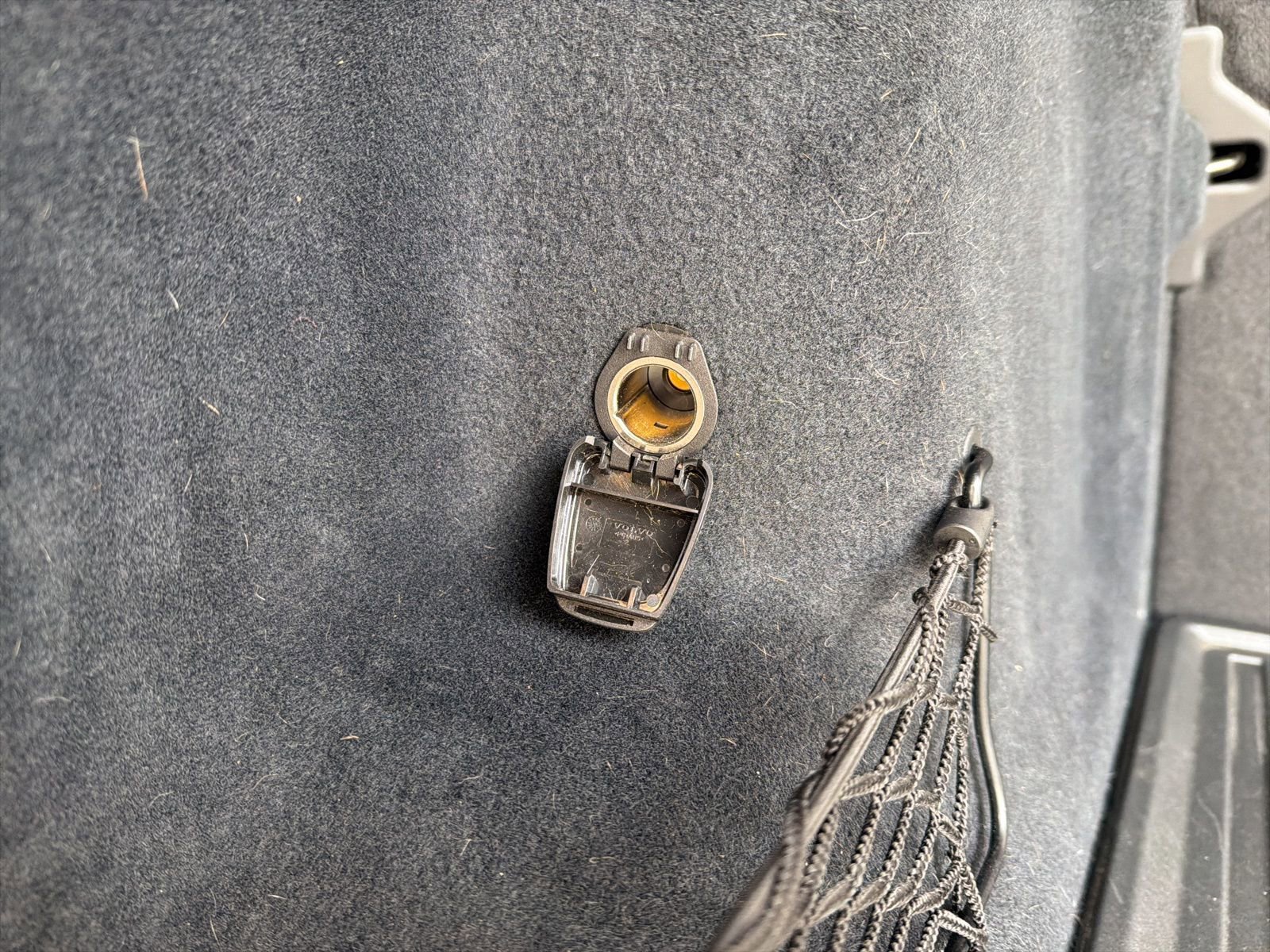 Certified 2025 Volvo XC60 T8 Plus w/ Protection Package Premier image 29