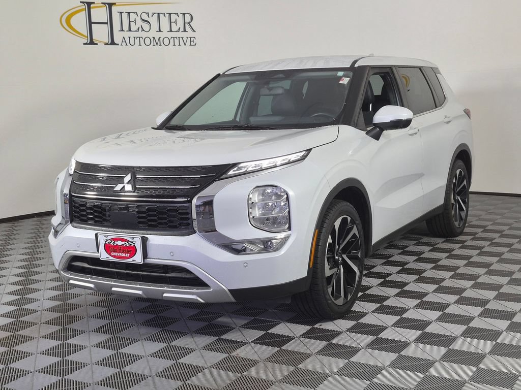 Used 2023 Mitsubishi Outlander SE FWD image 4