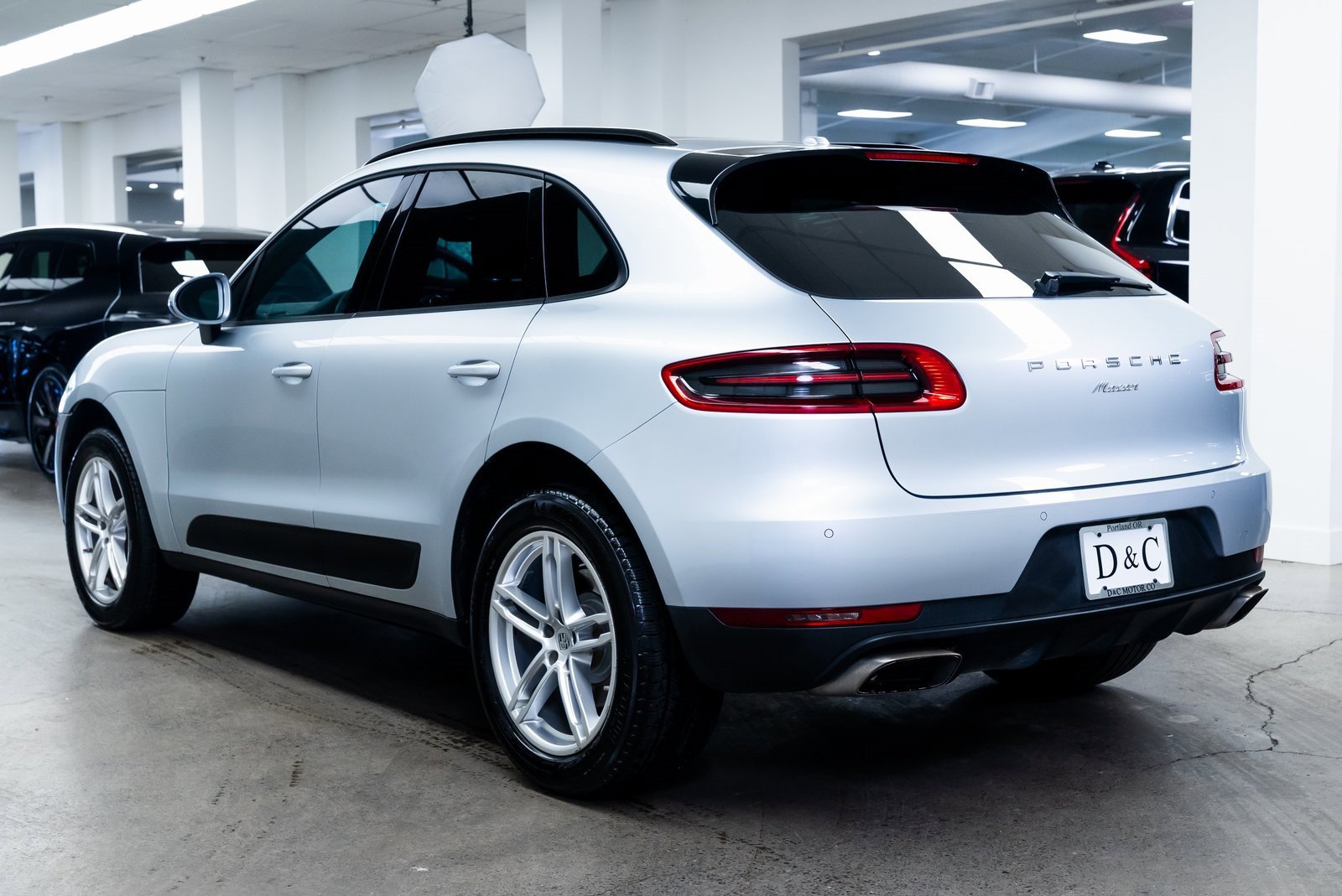 Used 2018 Porsche Macan w/ Premium Package Plus image 4