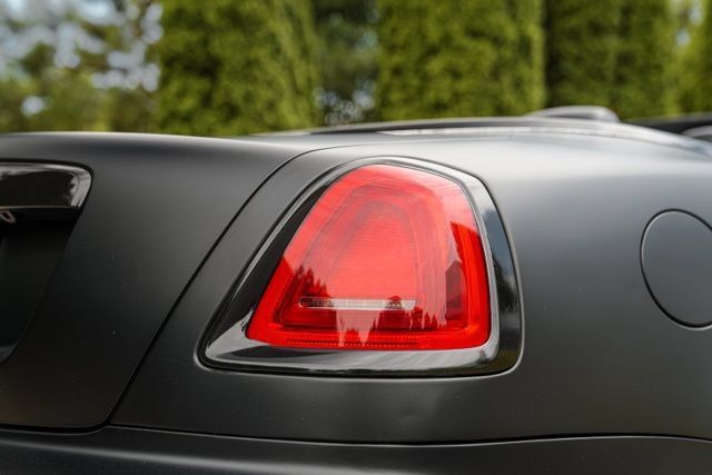 Used 2016 Rolls-Royce Dawn RWD image 25