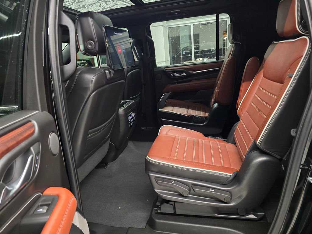 Used 2023 GMC Yukon XL Denali Ultimate AWD/4WD image 33