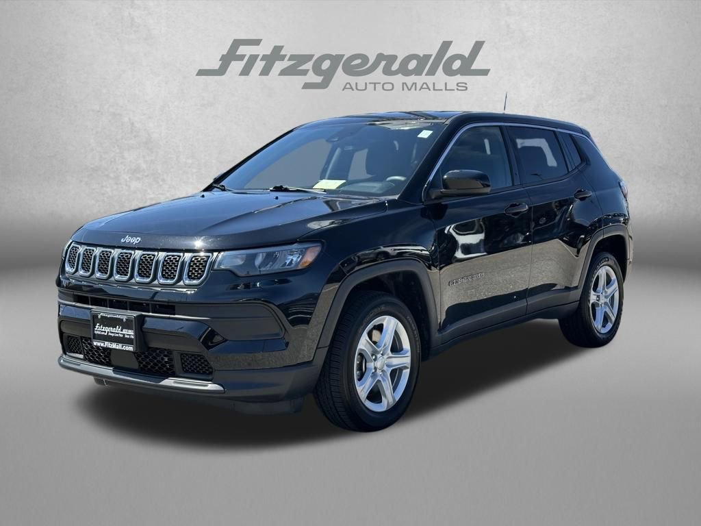 Used 2023 Jeep Compass Sport image 2