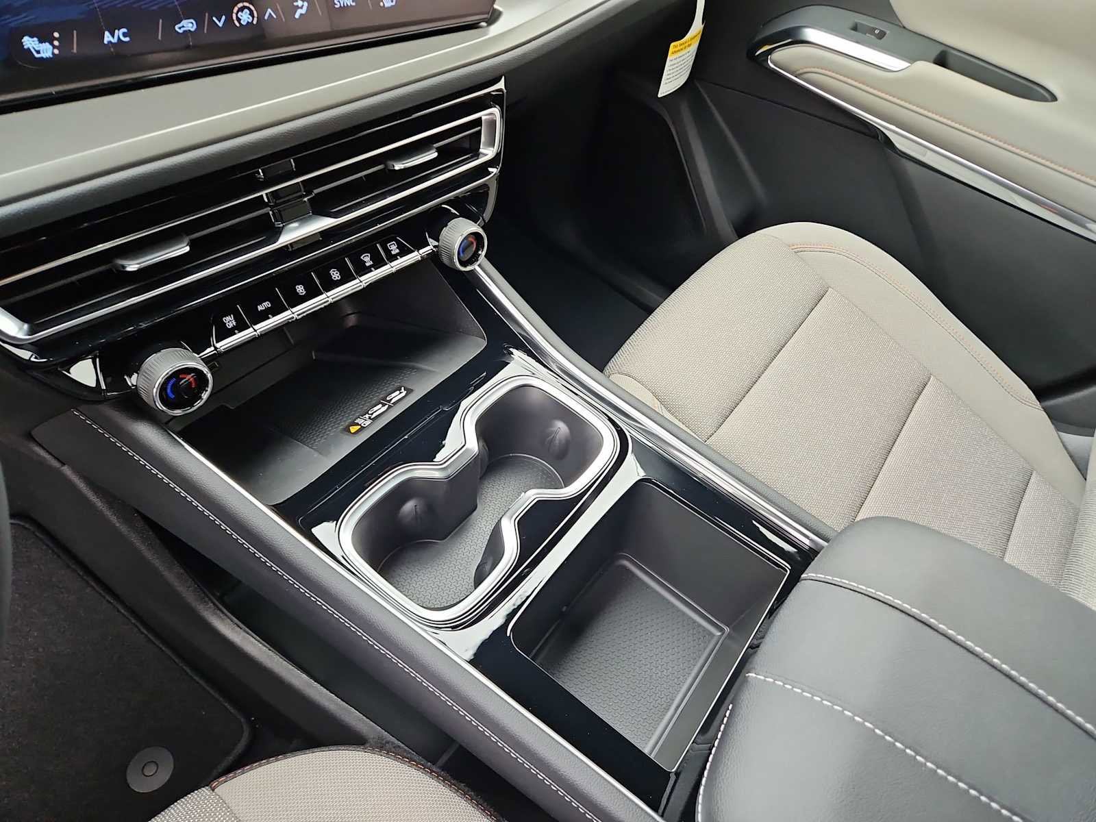 New 2026 Chevrolet Traverse LT w/ Driver Confidence Package image 20