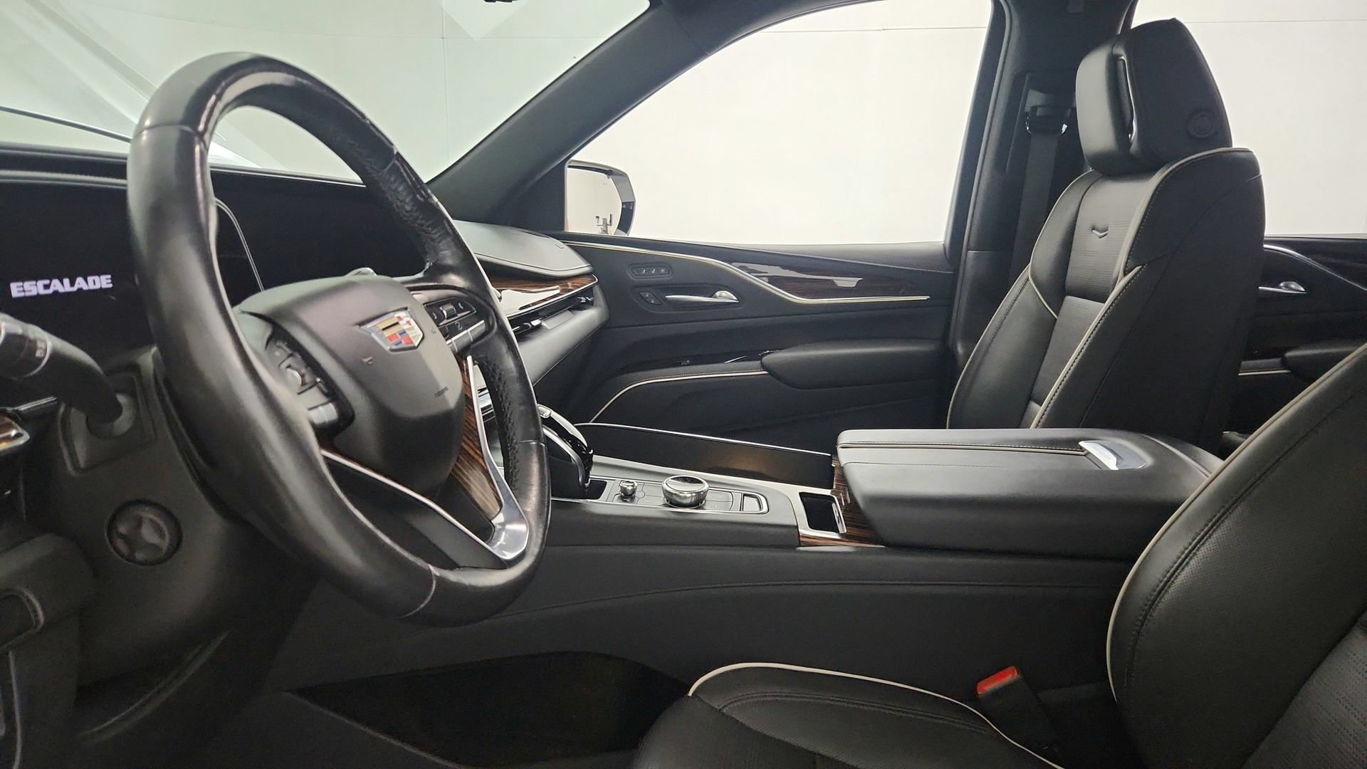 Certified 2022 Cadillac Escalade Premium Luxury AWD/4WD image 17