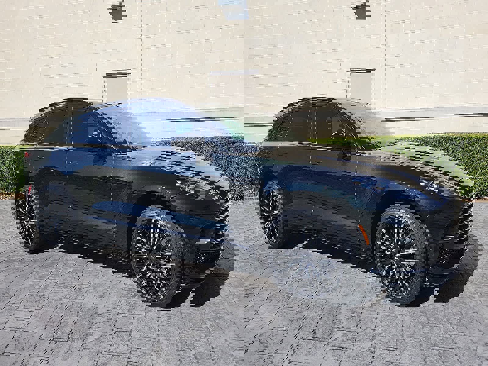 Used 2023 Aston Martin DBX 707 video 1