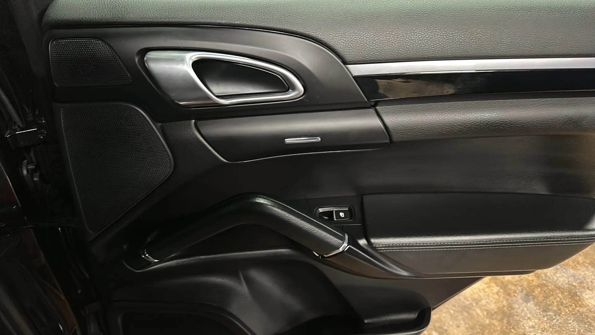 Used 2018 Porsche Cayenne Platinum Edition image 16