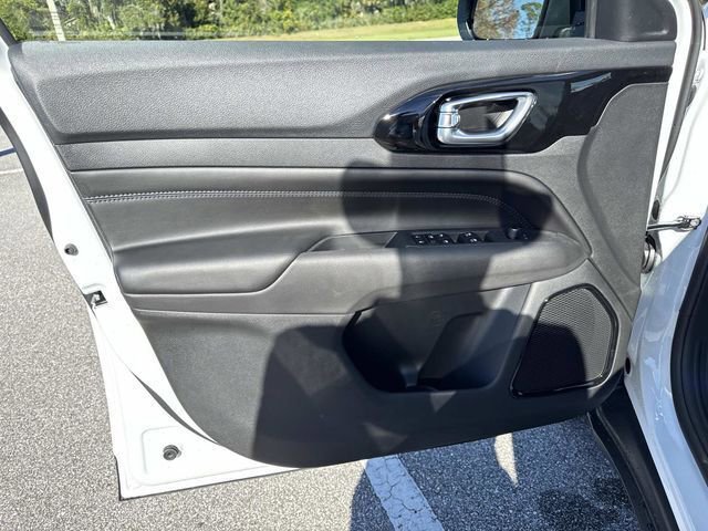 New 2026 Jeep Compass Latitude image 17