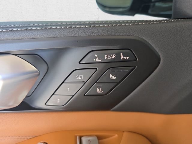 Used 2024 BMW X7 xDrive40i w/ Executive Package image 28