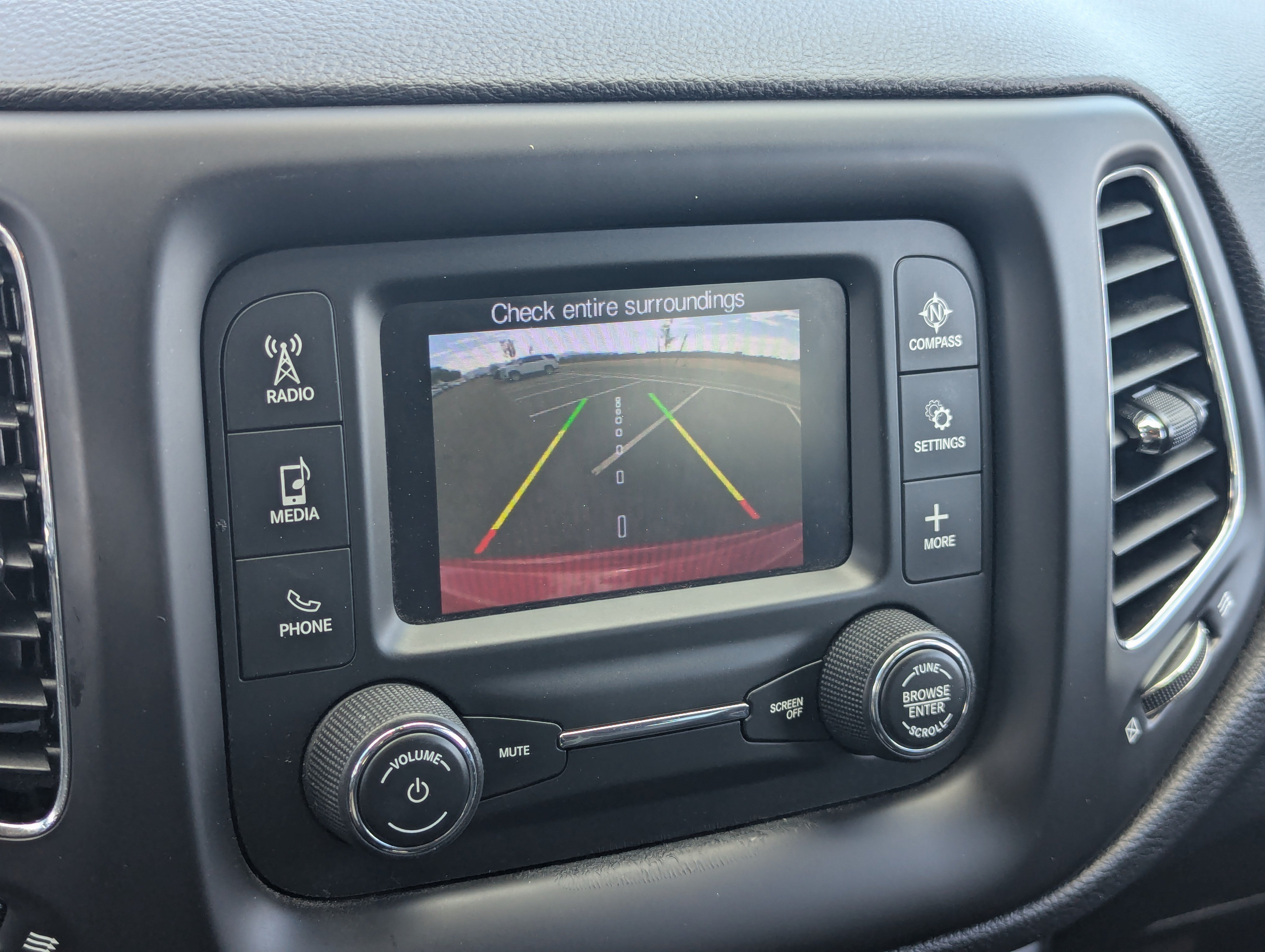 Used 2018 Jeep Compass Latitude w/ Cold Weather Group AWD/4WD image 26