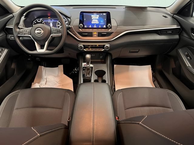 Used 2025 Nissan Altima 2.5 SV FWD image 16