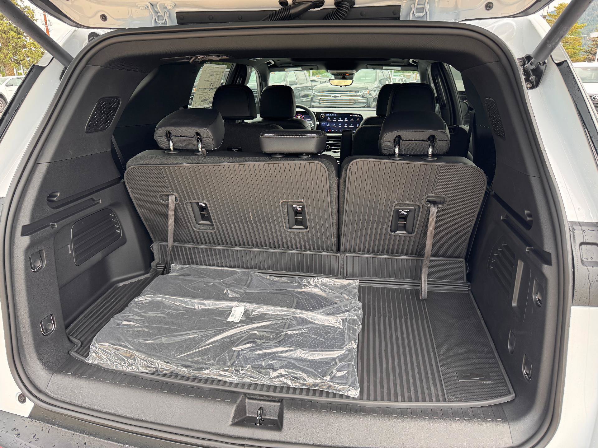 New 2026 Chevrolet Traverse LT w/ Sun and Wheel Package AWD/4WD image 18
