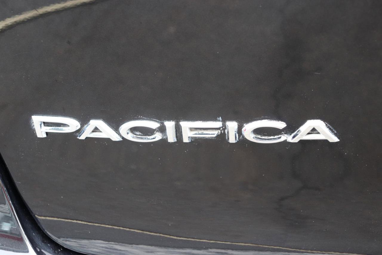 Used 2023 Chrysler Pacifica Touring-L image 67