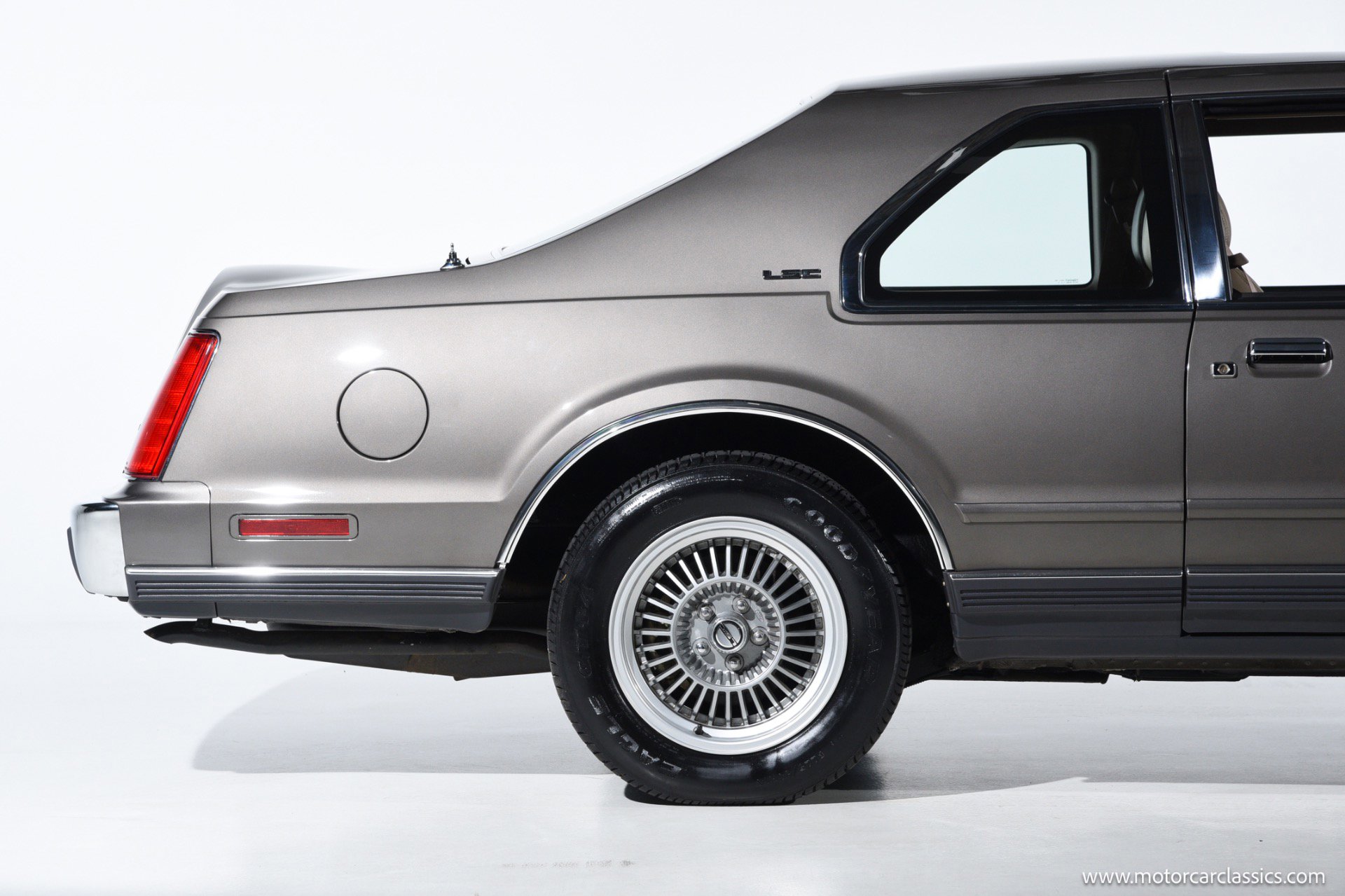 Used 1988 Lincoln Mark VII LSC RWD image 10