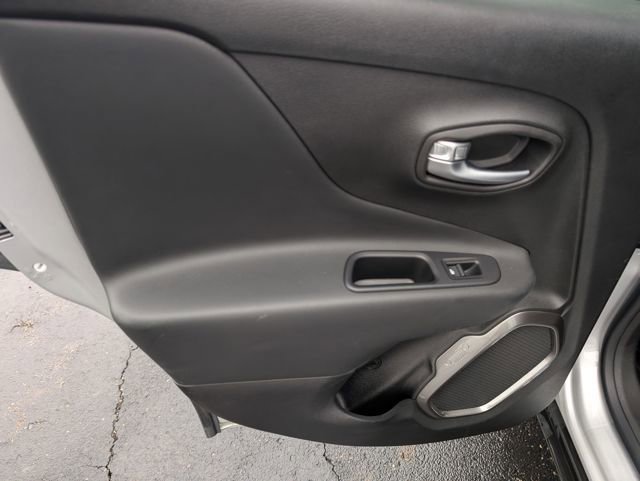 Used 2018 Jeep Renegade Limited w/ UConnect 8.4 Nav Group image 10