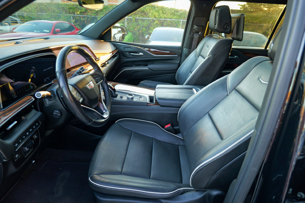 Used 2021 Cadillac Escalade ESV Premium Luxury w/ Driver Assist Tech Package AWD/4WD image 19