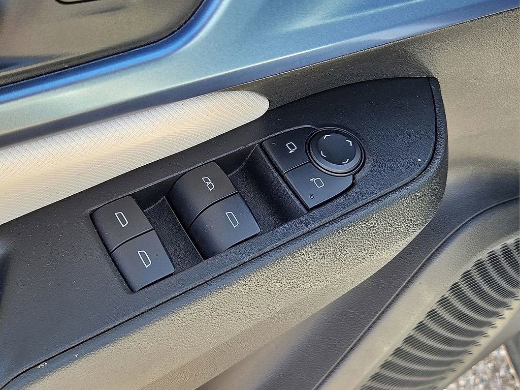 Used 2025 Chevrolet Equinox EV LT image 23