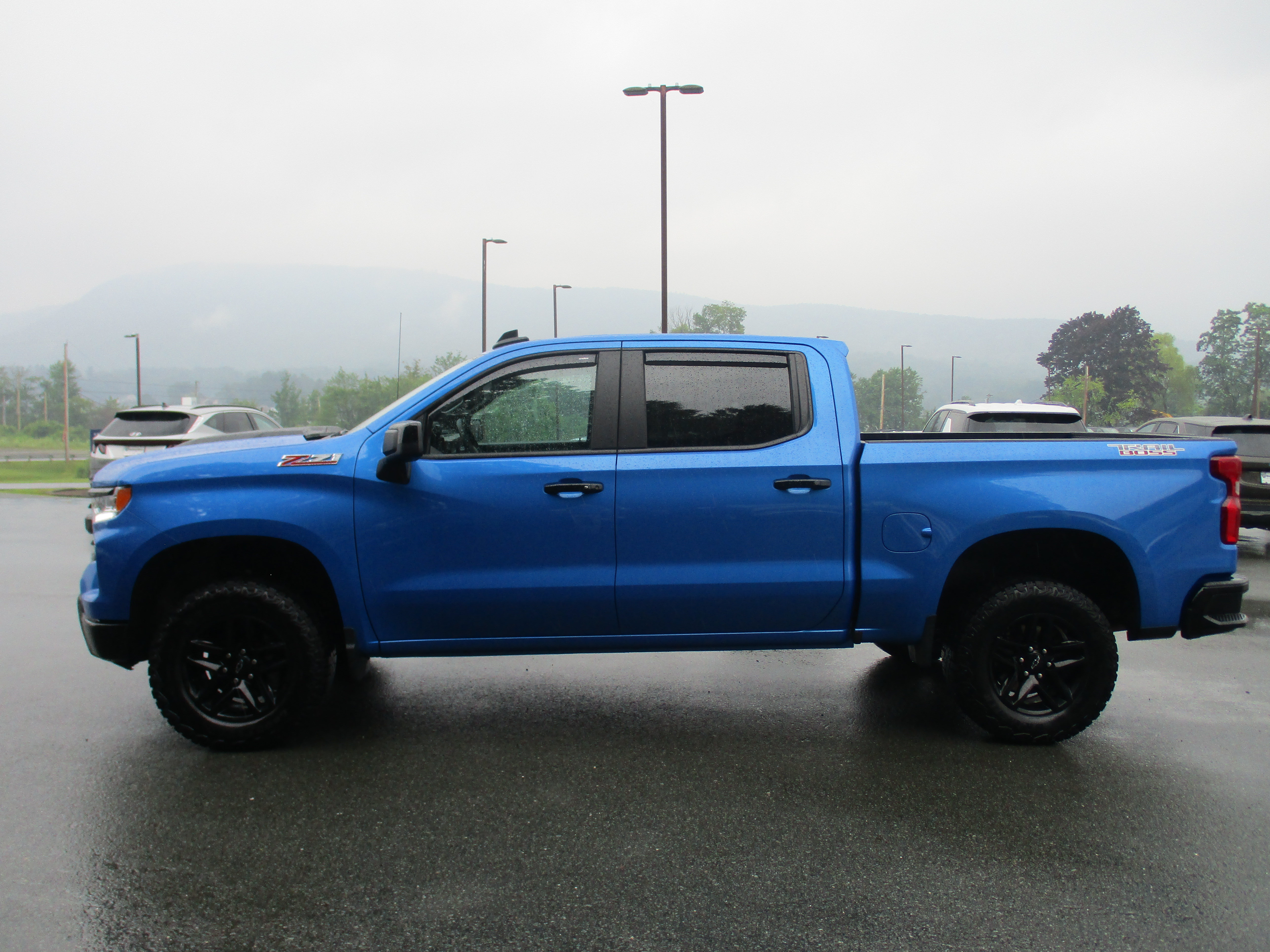 Used 2025 Chevrolet Silverado 1500 LT Trail Boss w/ Convenience Package II AWD/4WD image 8