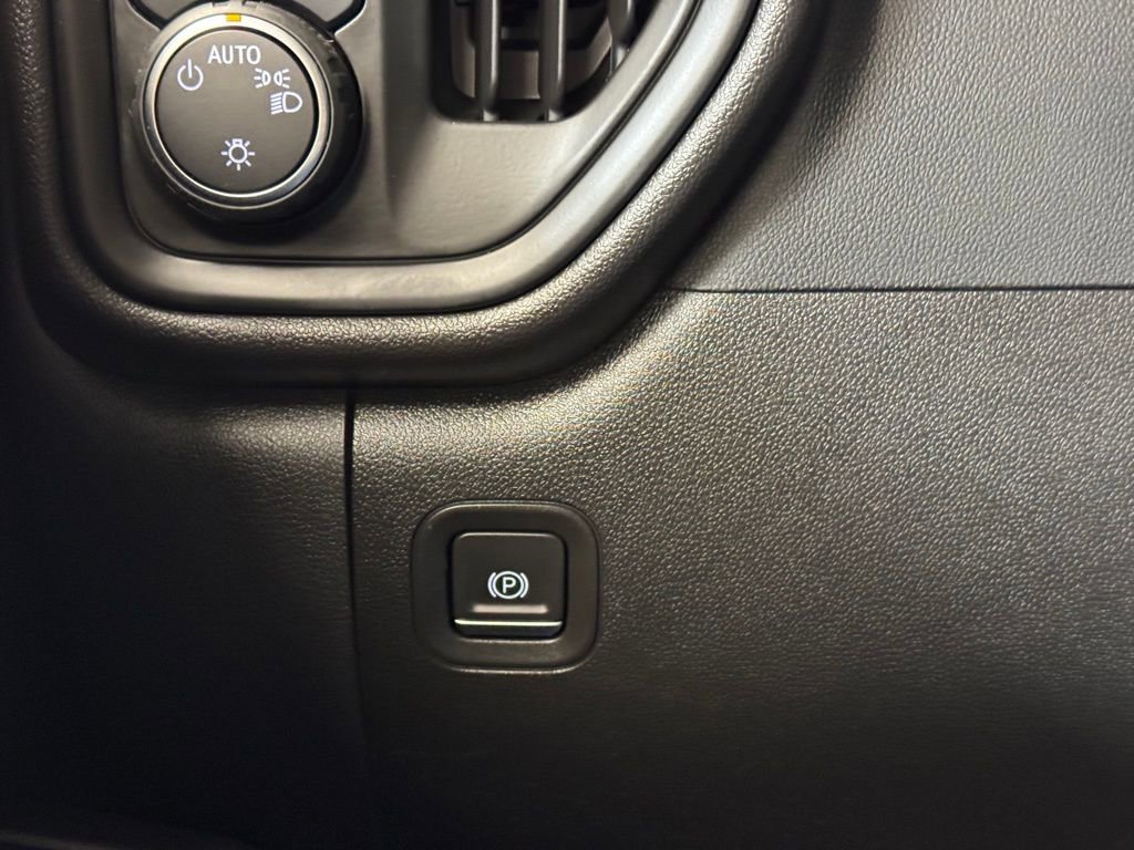 Used 2022 Chevrolet Silverado 1500 Custom image 29