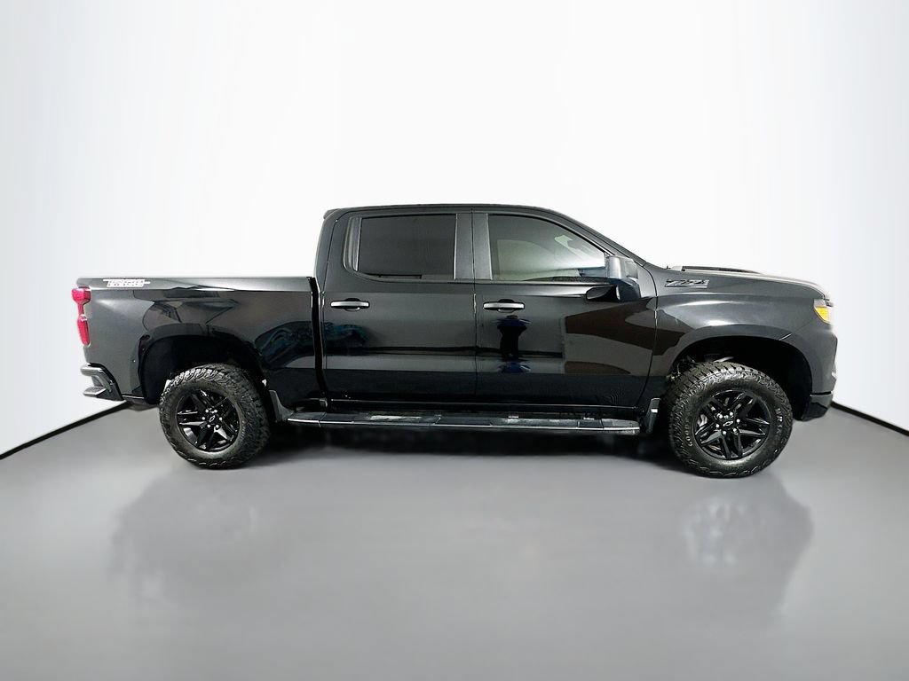 Used 2025 Chevrolet Silverado 1500 Custom Trail Boss w/ LPO, Dark Essentials Package AWD/4WD image 4