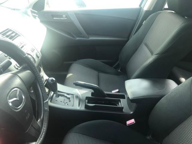 Used 2016 Nissan Versa SV FWD image 5