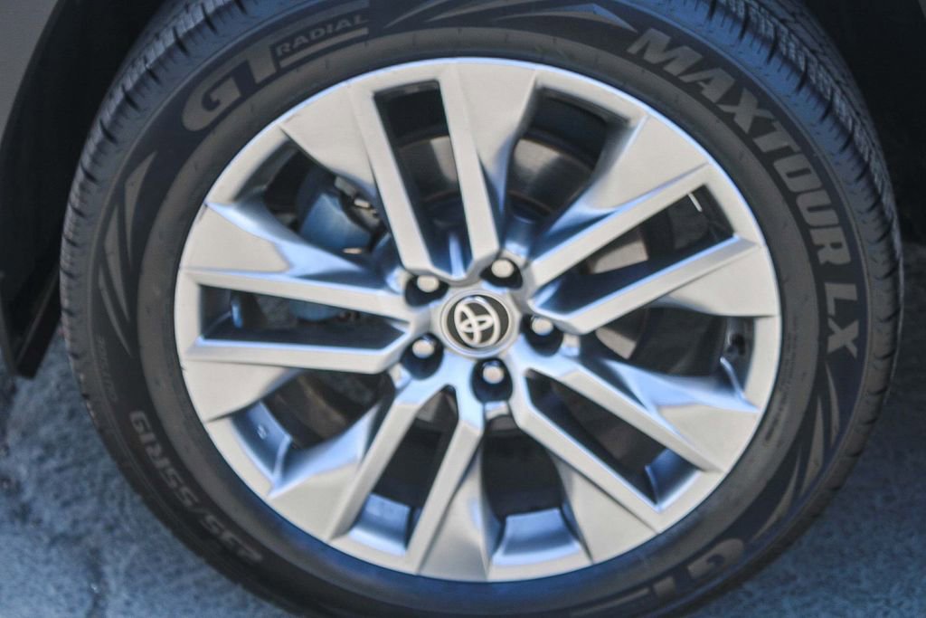 Used 2023 Toyota RAV4 XLE Premium image 10