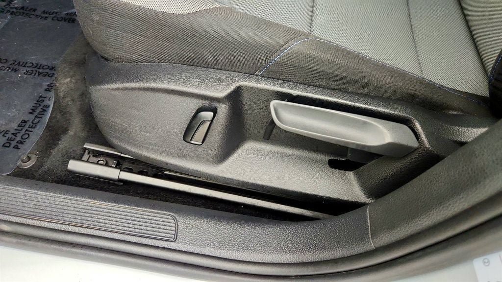 Used 2016 Volkswagen e-Golf SE FWD image 11