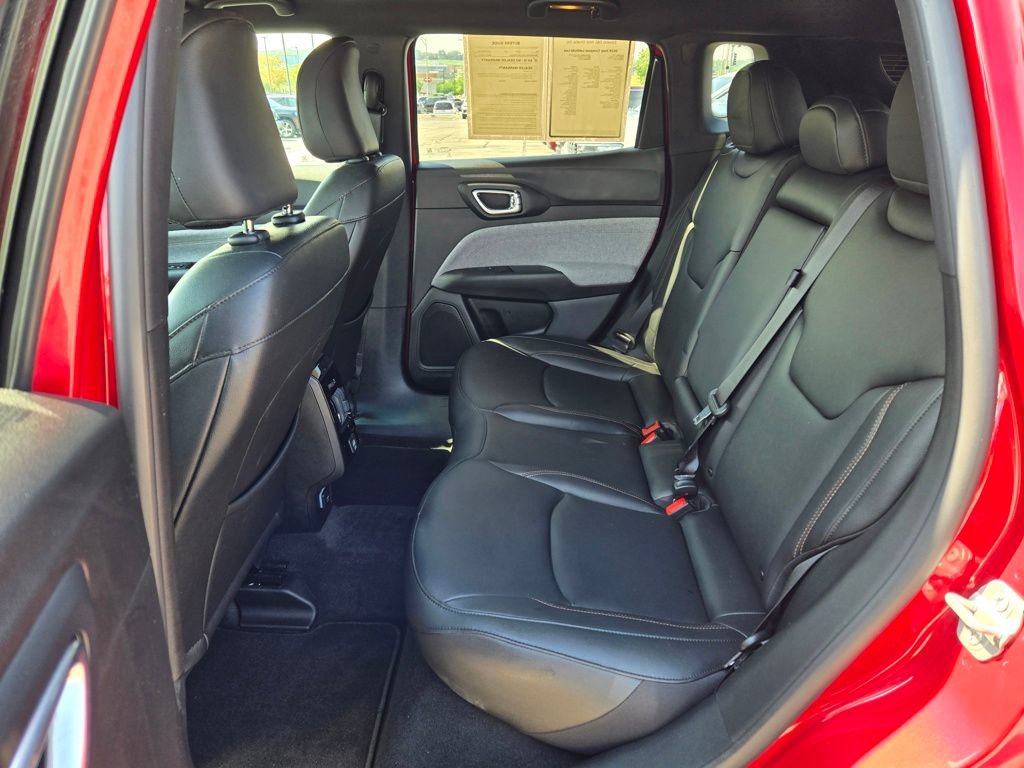Used 2024 Jeep Compass Latitude AWD/4WD image 27