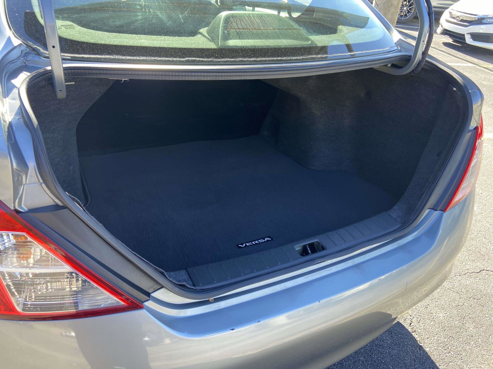 Used 2012 Nissan Versa SV w/ Convenience Pkg image 6